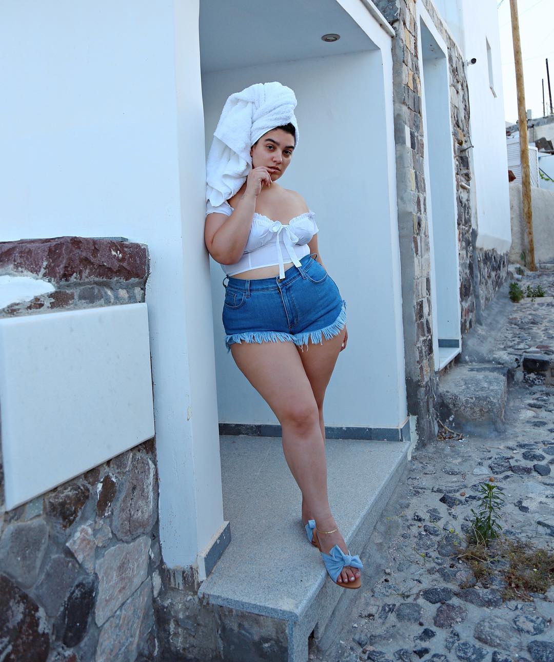 Thick Thighs In Shorts video trikepatrol