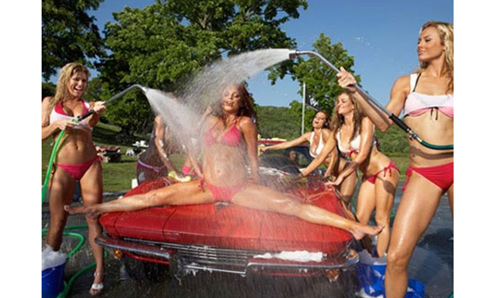 topless girls washing cars