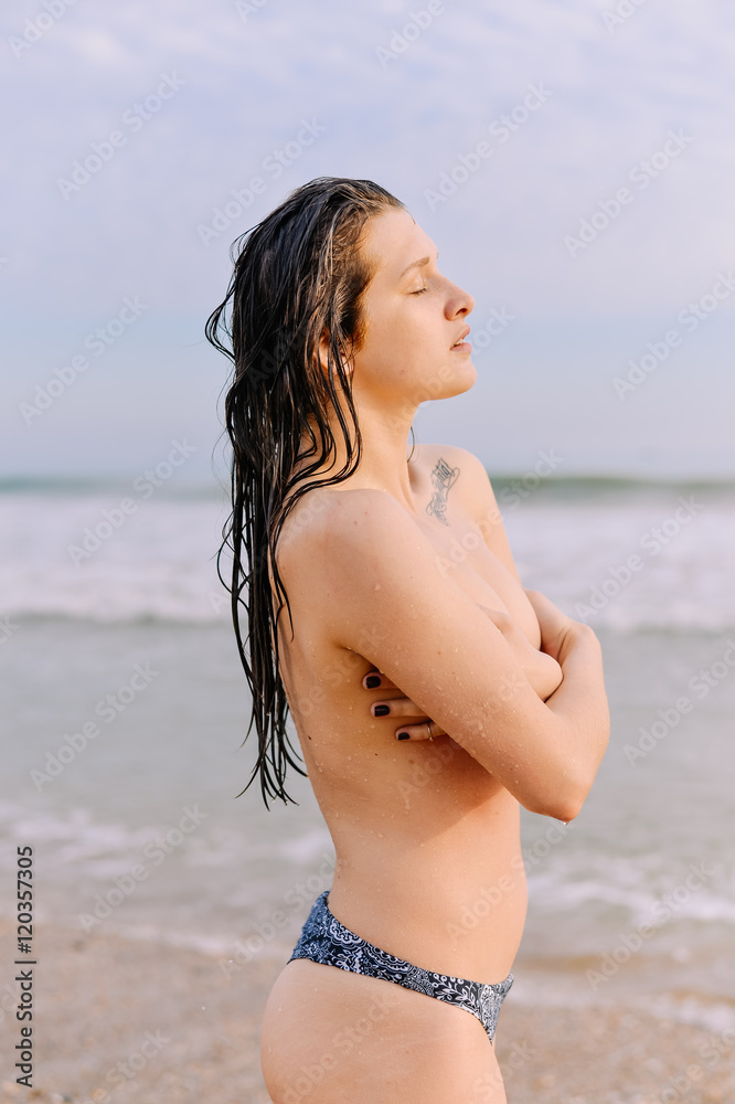 carla jaramillo tello recommends topless ladies at the beach pic