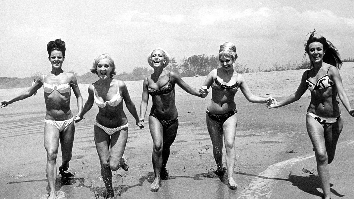 Best of Vintage pictures mom and daughters nude sunbathing on beach porn