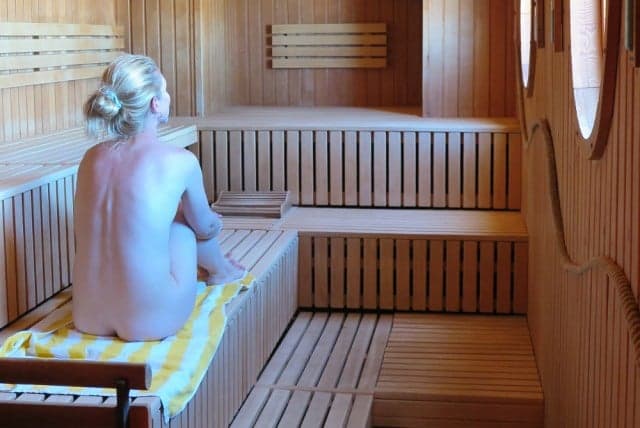 women naked in sauna